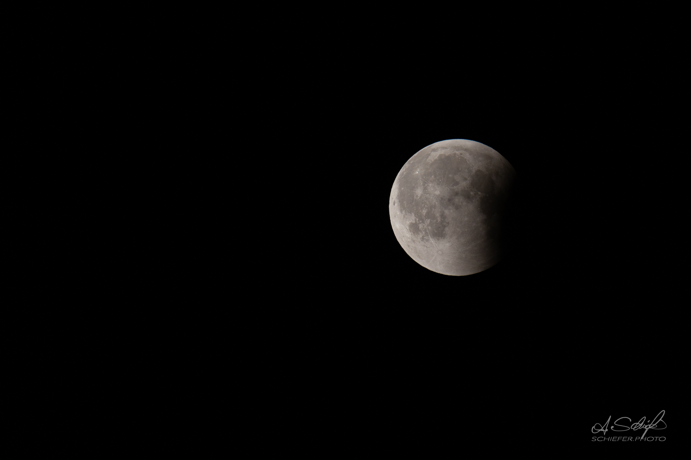 00:11 - Nun leuchtet er fast wieder.